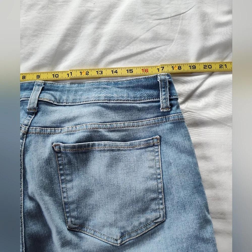 Time and Tru Ladies BlueJean Shorts. Size 16 Mid Rise.  10" Inseam. Distressed. - Picture 5 of 7